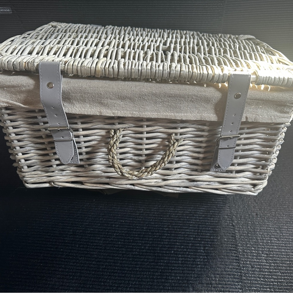Large Wicker Basket with Handle & Leather Straps to Secure Lid, Canvas Lining